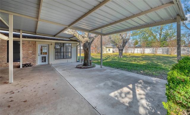 210 Chelsea Drive, Hewitt, TX 76643