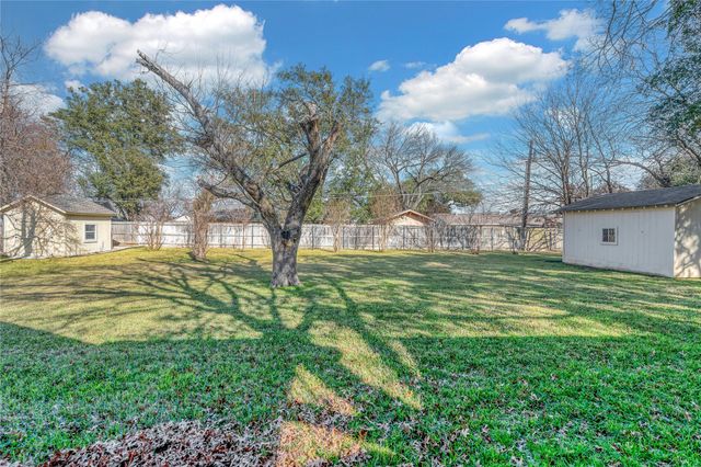 210 Chelsea Drive, Hewitt, TX 76643