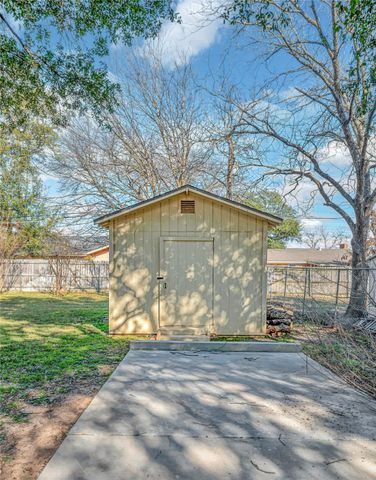 210 Chelsea Drive, Hewitt, TX 76643
