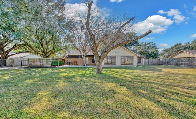 210 Chelsea Drive, Hewitt, TX 76643