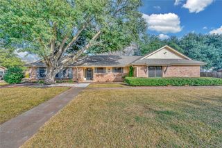 210 Chelsea Drive, Hewitt, TX 76643