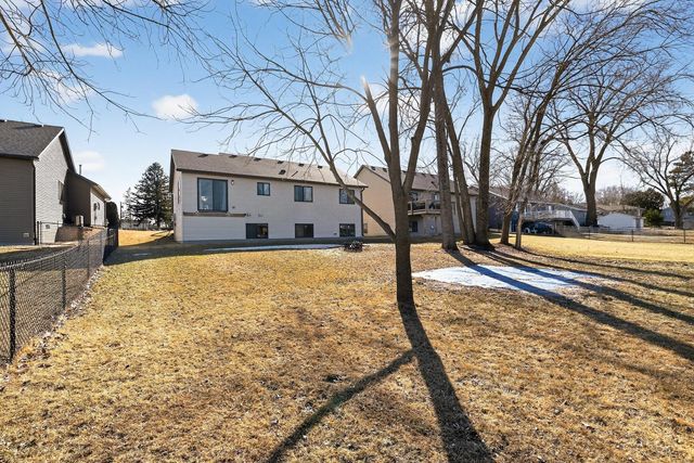 3907 Sunnydale Lane SE, Rochester, MN 55904