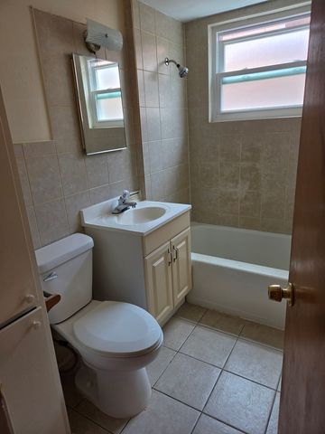 9007 La Crosse Avenue 1S, Skokie, IL 60077