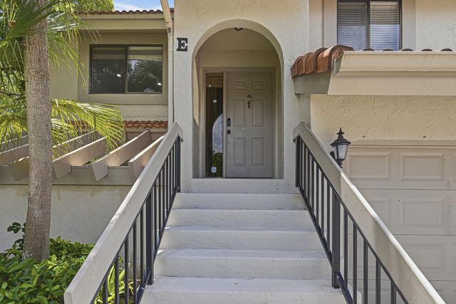 5530 Coach House Circle, Boca Raton, FL 33486