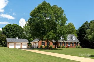 203 Queens Cove Road, Mooresville, NC 28117