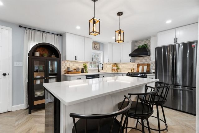 66 Salem St, Woburn, MA 01801