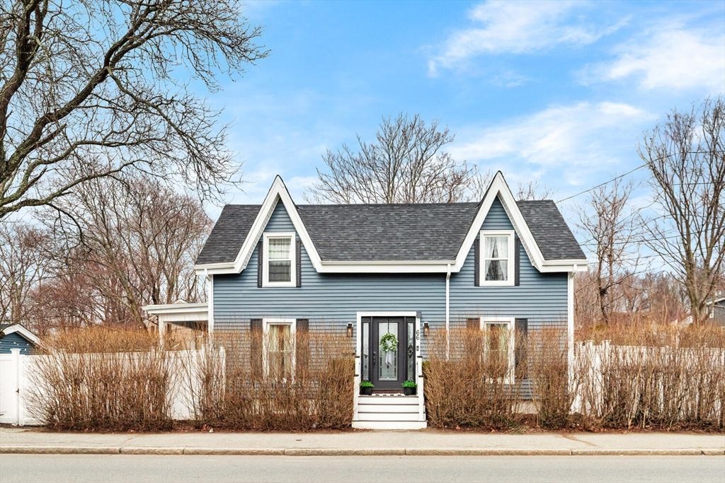 66 Salem St, Woburn, MA 01801