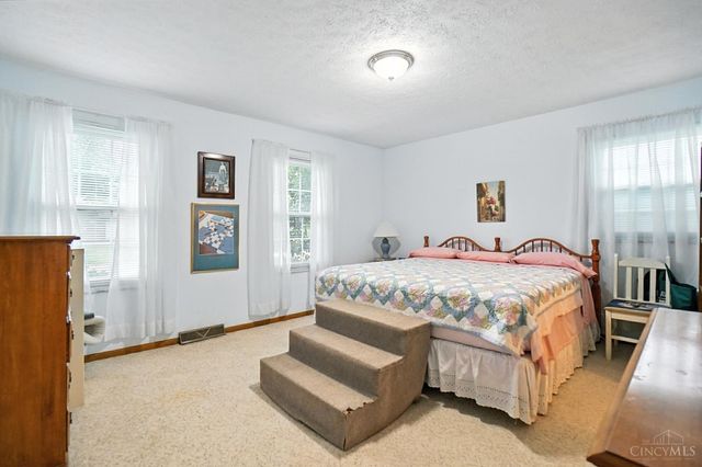 8253 Lake Ridge Drive, West Chester, OH 45069