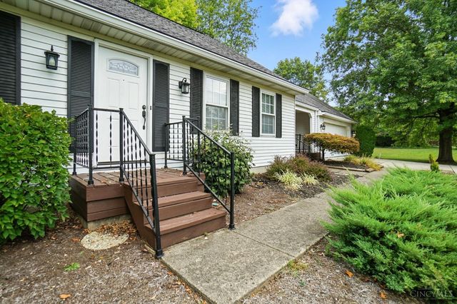 8253 Lake Ridge Drive, West Chester, OH 45069