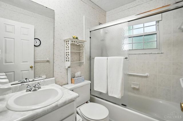 8253 Lake Ridge Drive, West Chester, OH 45069