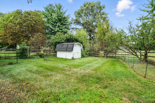 8253 Lake Ridge Drive, West Chester, OH 45069