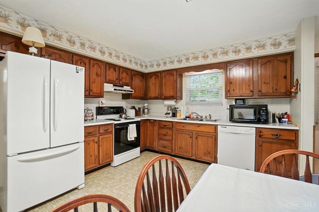 8253 Lake Ridge Drive, West Chester, OH 45069