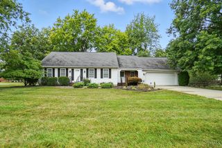 8253 Lake Ridge Drive, West Chester, OH 45069