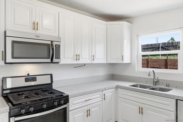 9241 Bloomdale St, Santee, CA 92071