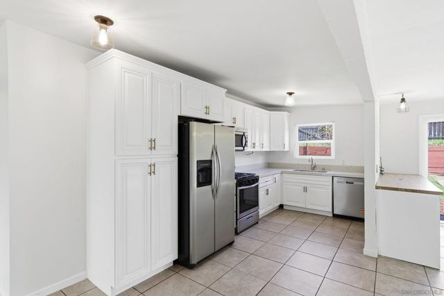 9241 Bloomdale St, Santee, CA 92071