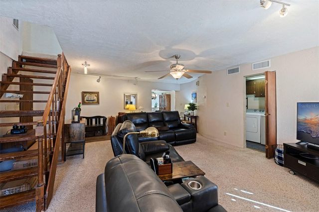 6121 58TH STREET N, St Petersburg, FL 33709