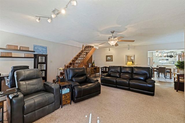 6121 58TH STREET N, St Petersburg, FL 33709