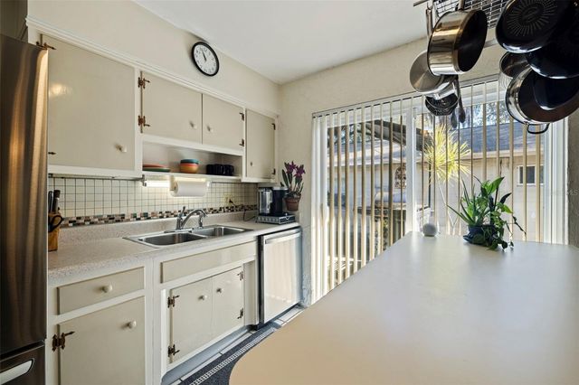 6121 58TH STREET N, St Petersburg, FL 33709