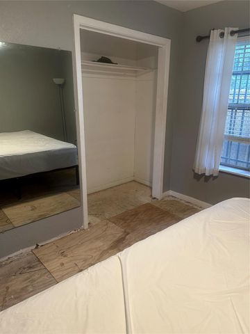 5001 Texas Ave, La Marque, TX 77568