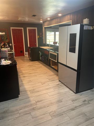 5001 Texas Ave, La Marque, TX 77568