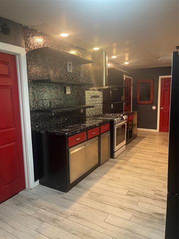 5001 Texas Ave, La Marque, TX 77568