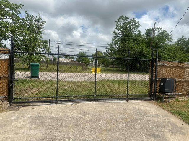 5001 Texas Ave, La Marque, TX 77568