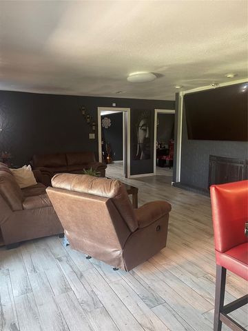 5001 Texas Ave, La Marque, TX 77568