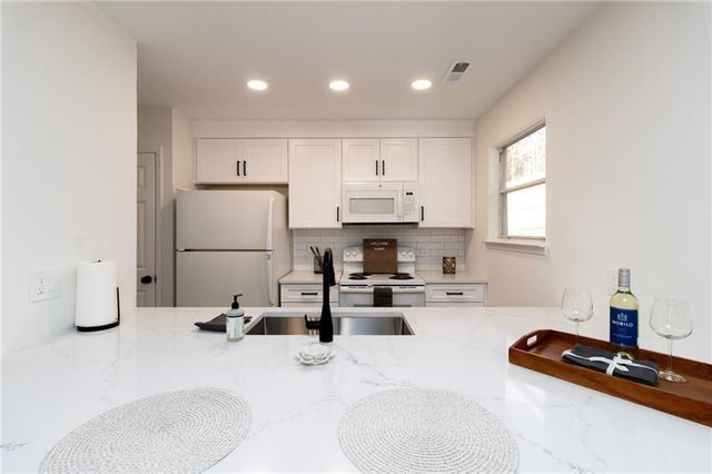 4530 Hickory Forest NW Drive, Acworth, GA 30102