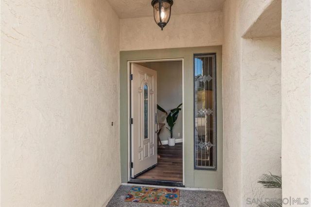 9160 Paseo Cresta, Santee, CA 92071