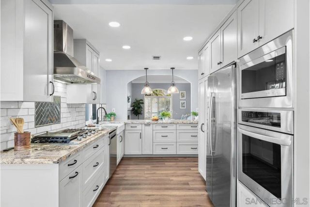 9160 Paseo Cresta, Santee, CA 92071