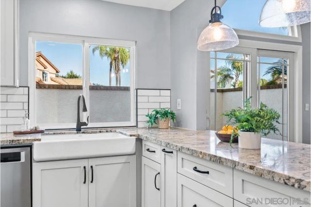 9160 Paseo Cresta, Santee, CA 92071