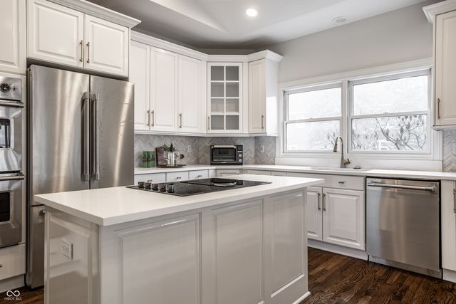 9889 Summerlakes Drive, Carmel, IN 46032