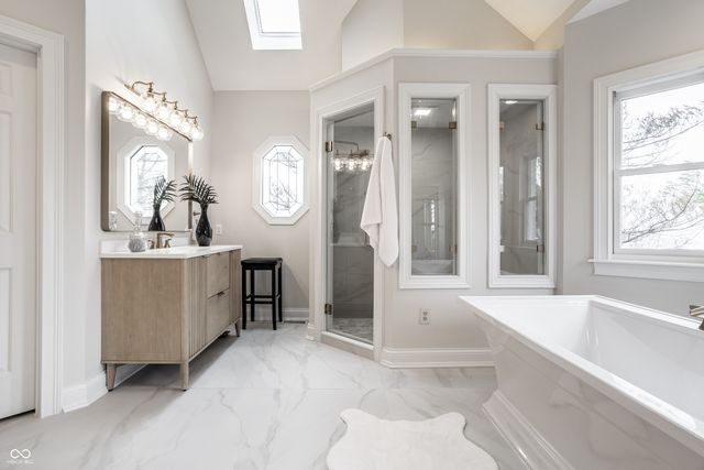 9889 Summerlakes Drive, Carmel, IN 46032