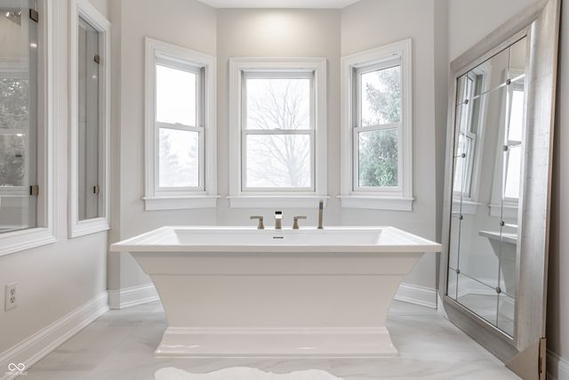 9889 Summerlakes Drive, Carmel, IN 46032