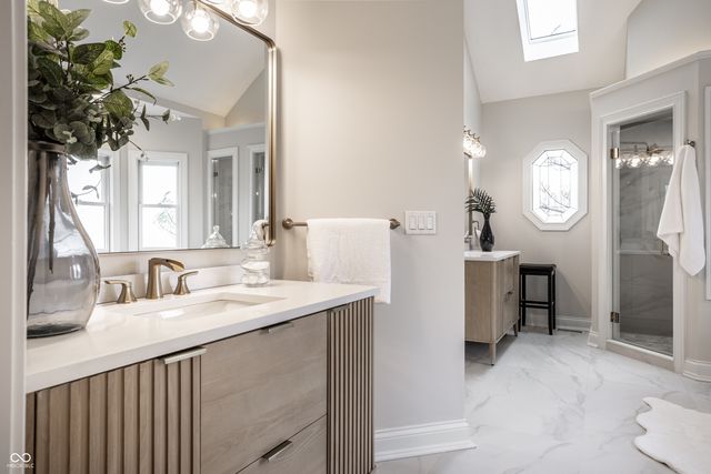 9889 Summerlakes Drive, Carmel, IN 46032