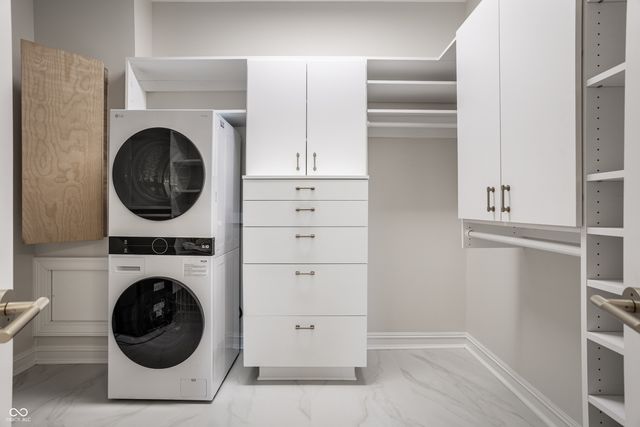 9889 Summerlakes Drive, Carmel, IN 46032