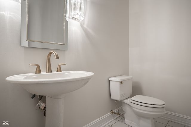 9889 Summerlakes Drive, Carmel, IN 46032