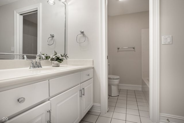 9889 Summerlakes Drive, Carmel, IN 46032