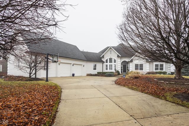 9889 Summerlakes Drive, Carmel, IN 46032