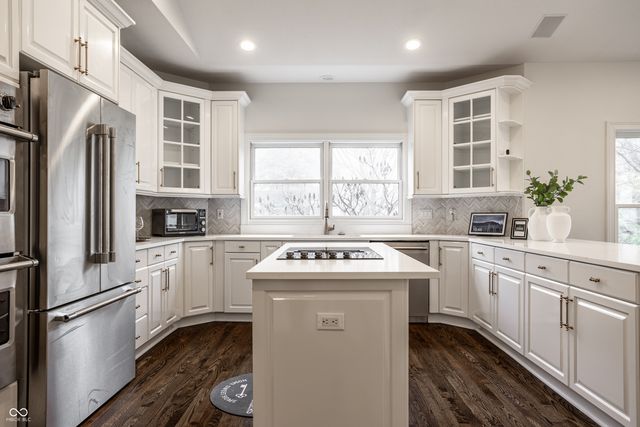 9889 Summerlakes Drive, Carmel, IN 46032