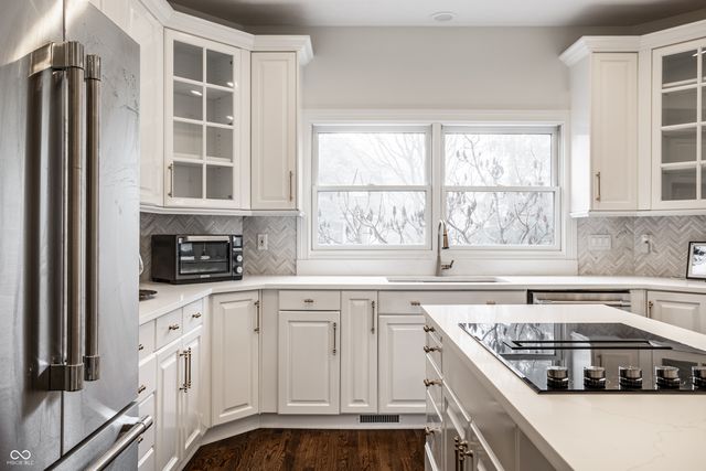 9889 Summerlakes Drive, Carmel, IN 46032