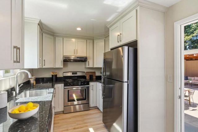 470 Bell Street, East Palo Alto, CA 94303