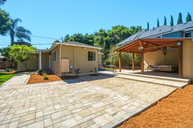 470 Bell Street, East Palo Alto, CA 94303