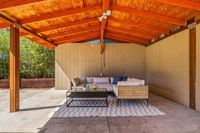 470 Bell Street, East Palo Alto, CA 94303