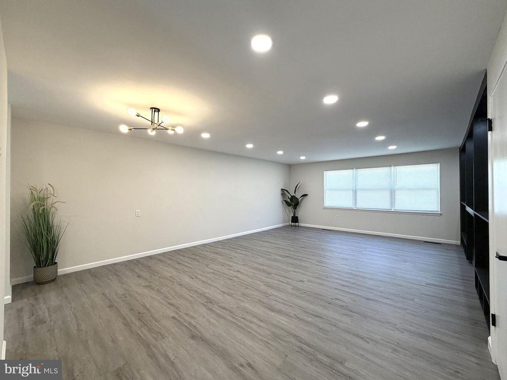Image 10 of property listing at 20 BARONESS CT, Owings Mills, MD 21117