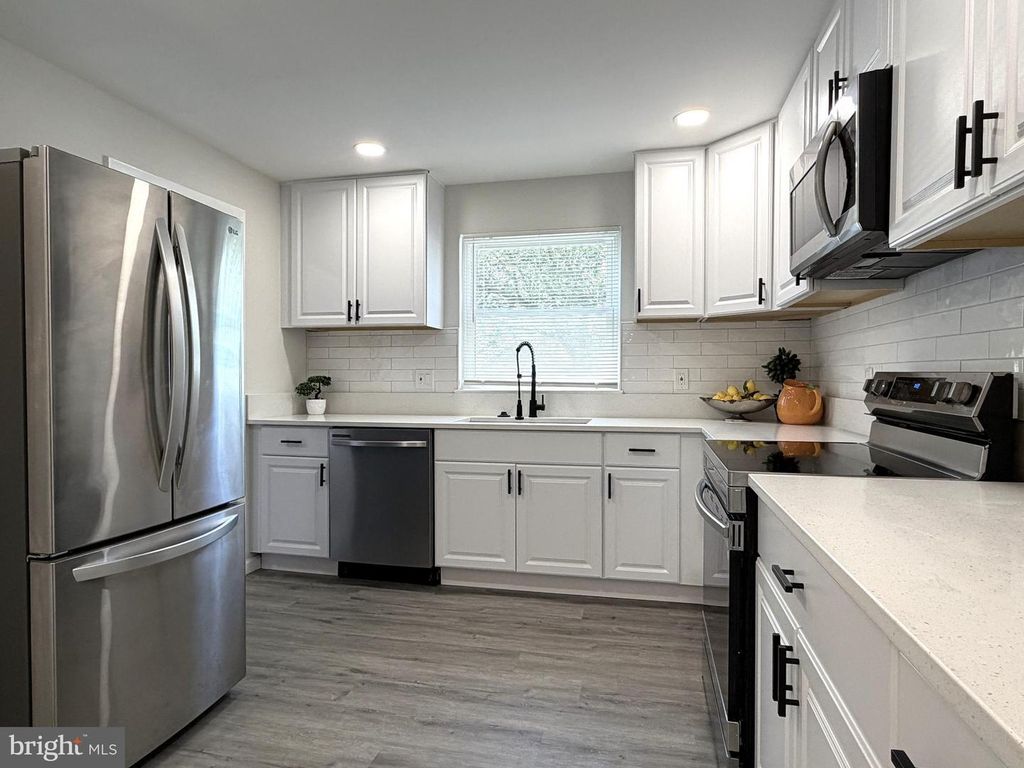 Image 11 of property listing at 20 BARONESS CT, Owings Mills, MD 21117