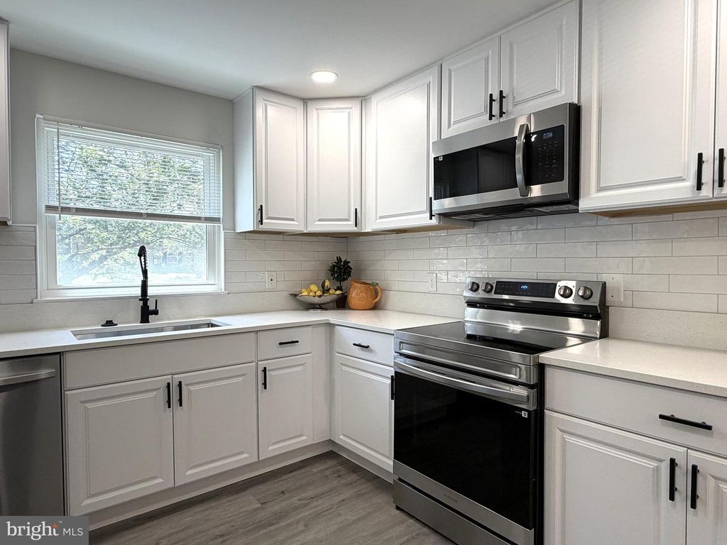 Image 12 of property listing at 20 BARONESS CT, Owings Mills, MD 21117
