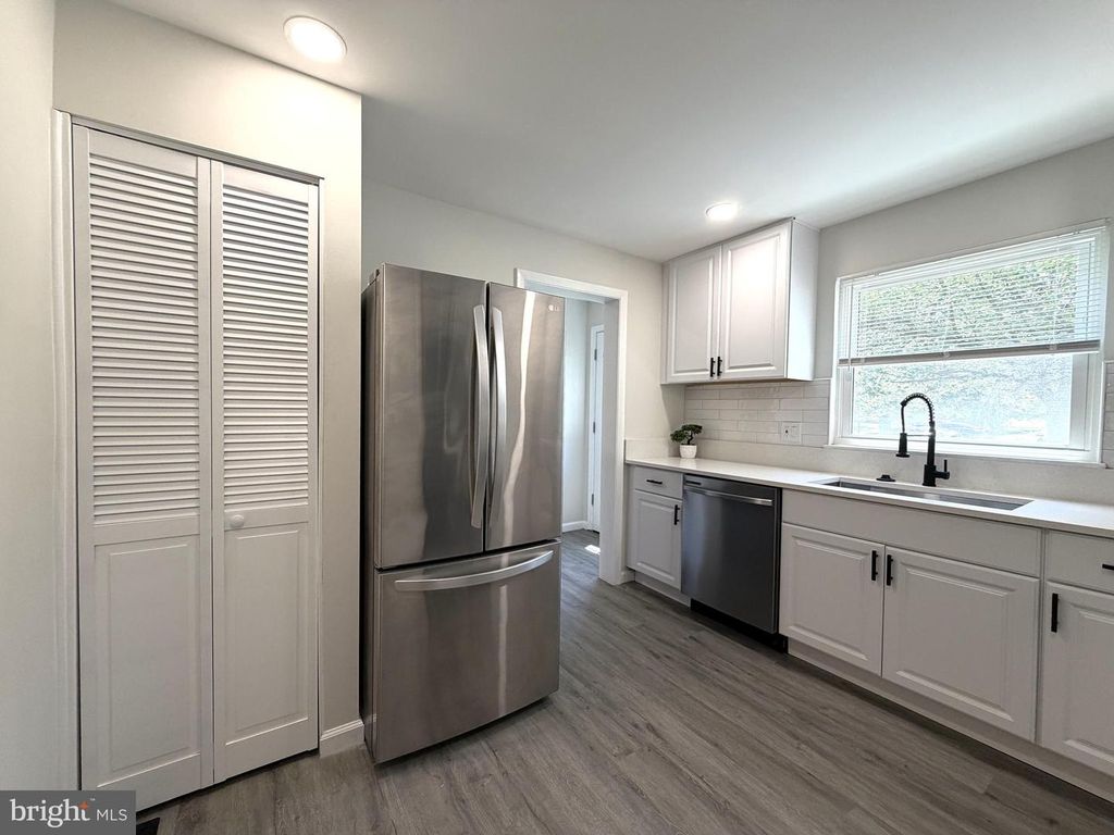 Image 13 of property listing at 20 BARONESS CT, Owings Mills, MD 21117