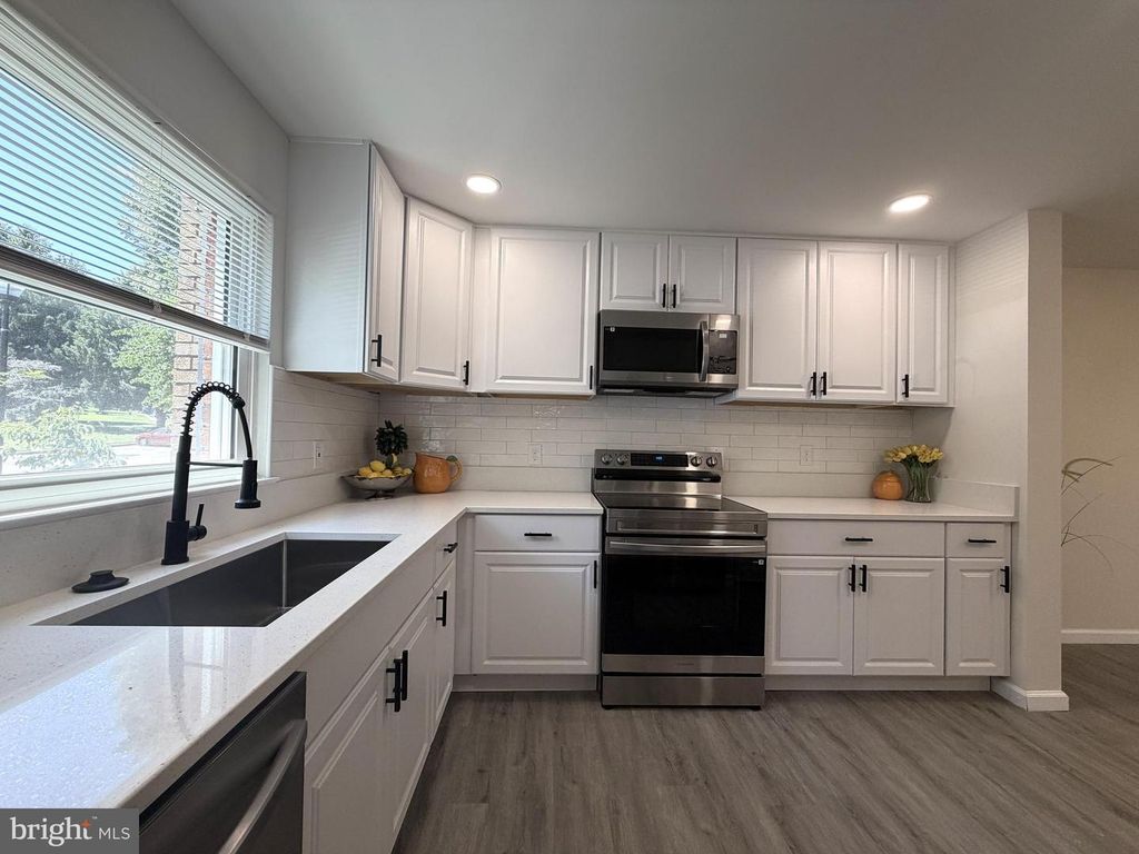 Image 14 of property listing at 20 BARONESS CT, Owings Mills, MD 21117