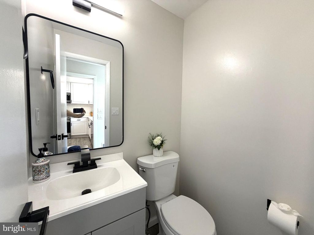 Image 15 of property listing at 20 BARONESS CT, Owings Mills, MD 21117